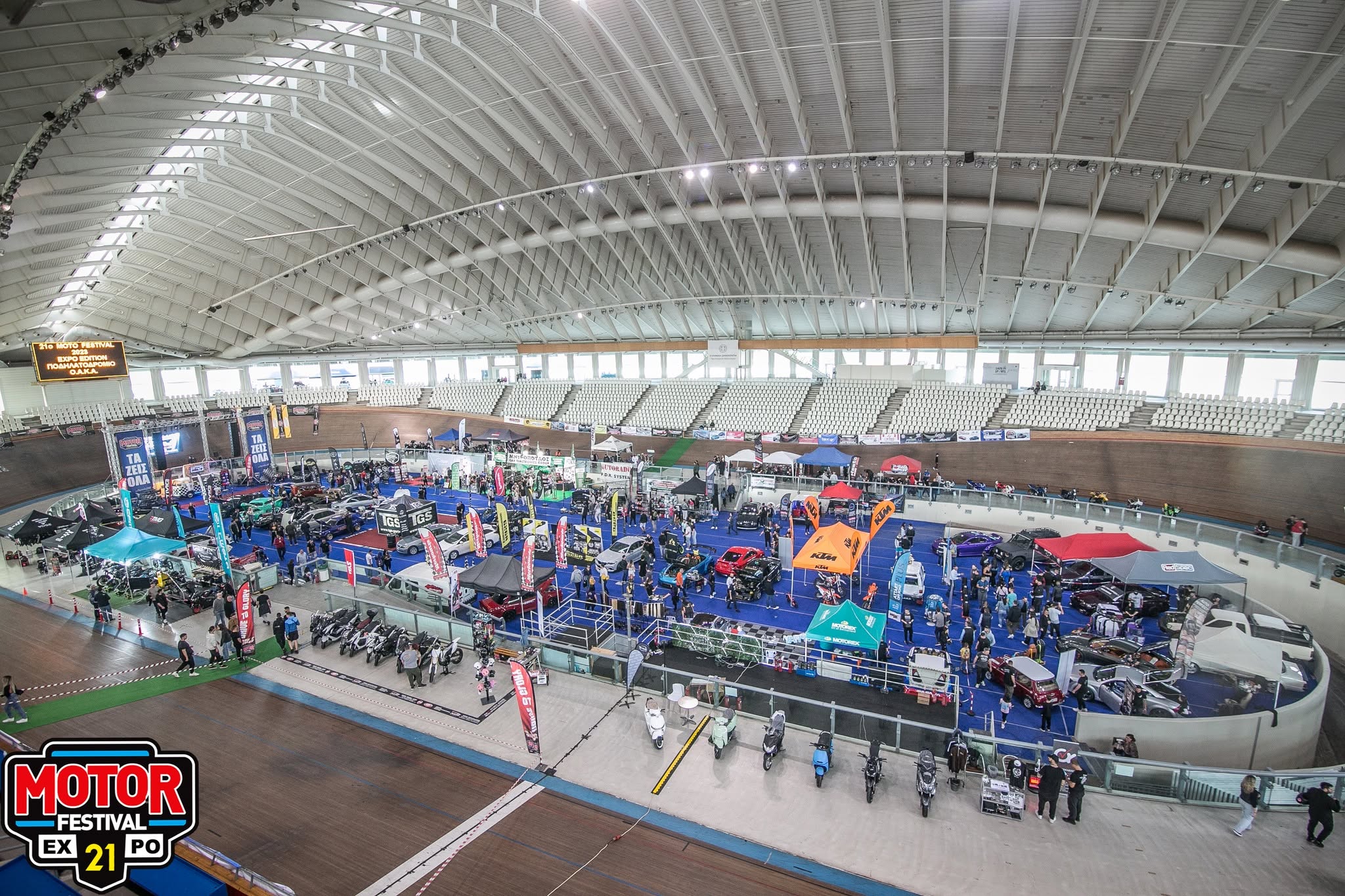 Γενική άποψη του 21ου Motor Festival Expo Edition στο Ποδηλατοδρόμιο ΟΑΚΑ, με την πίστα, τη χαρακτηριστική οροφή και την έκθεση, 2023